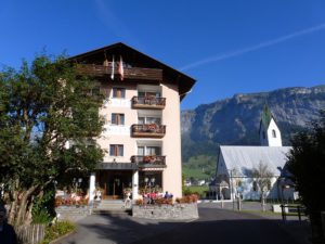 Sommer Aussenansicht Hotel Cresta Flims