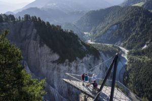 (c) Weisse Arena Gruppe/Gaudenz Danuser Rheinschlucht Ruinaulta mit Aussichtsplattform Il Spir